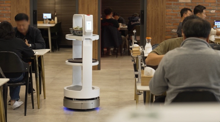 서빙로봇 이리온 (사진=폴라리스쓰리디)