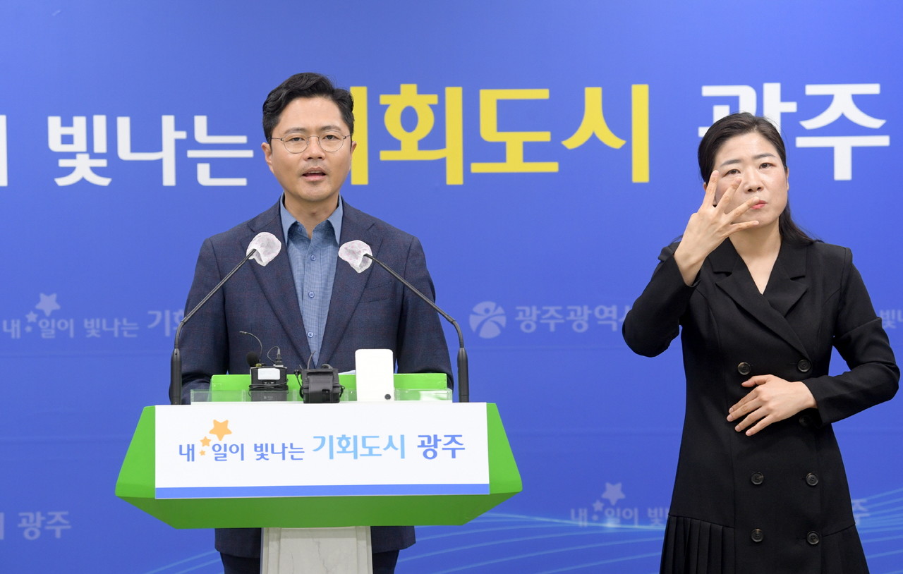 김광진 광주시 문화경제부시장이 2024년 국비 확정을 브리핑하고 있다. (사진=광주)