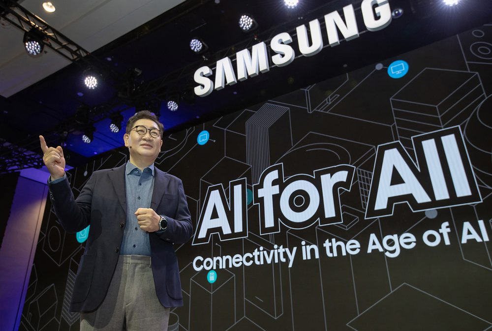 삼성전자 한종희 대표이사 부회장이 CES 삼성 프레스 컨퍼런스에서 연설을 하고 있다.(사진=삼성젅자)