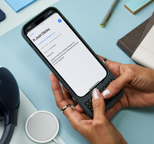 클릭스는 물리적 자판을 사용하면 입력 속도가 빨라진다며, 향후 제품 옵션을 늘려갈 계획이라고 밝혔다. (사진=클릭스)