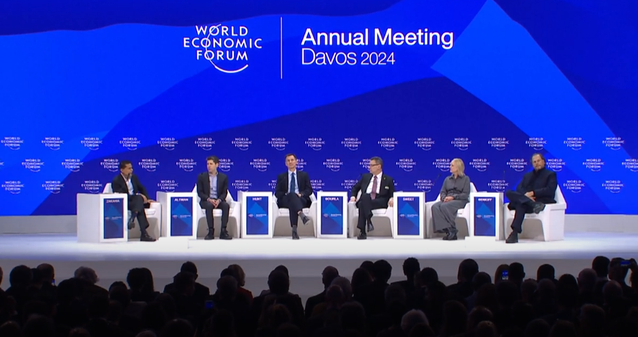 알트먼 CEO(왼쪽 두번째)와 베니오프 CEO(오른쪽 첫번째)는 가장 멀리 떨어져 앉았다. 맨 왼쪽은 진행자다. (사진=WEF)