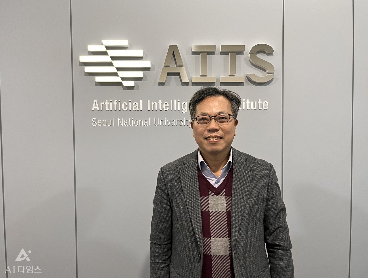 Director Byeong-Tak Jang posing at the entrance of the Artificial Intelligence Institute (AIIS) of Seoul National University.
