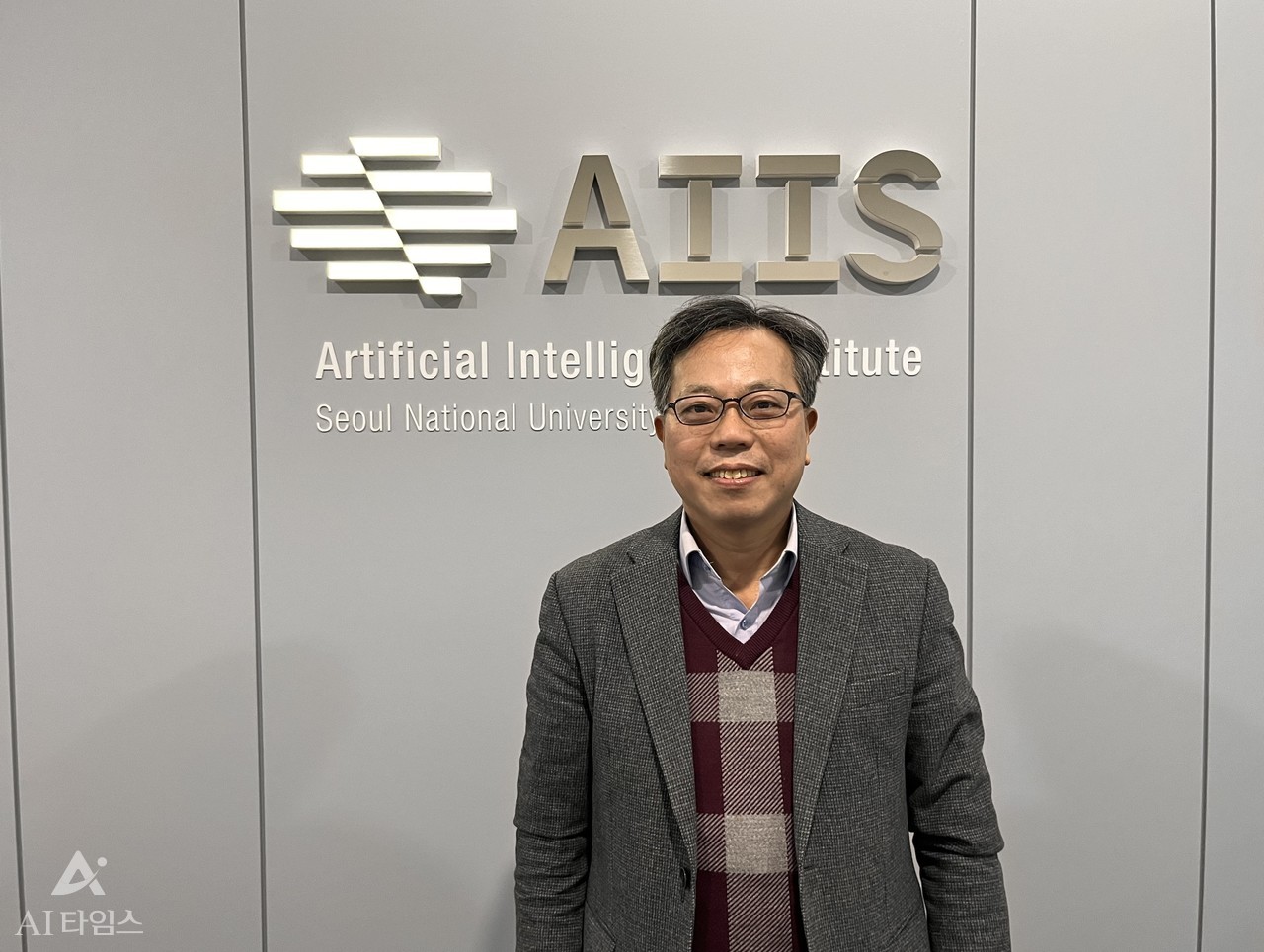 Director Byeong-Tak Jang posing at the entrance of the Artificial Intelligence Institute (AIIS) of Seoul National University.