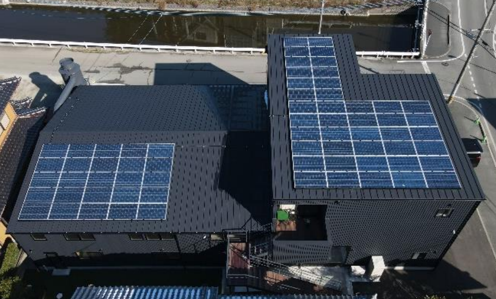 옥상에 설치된 폐모듈 (사진=후쿠오카)