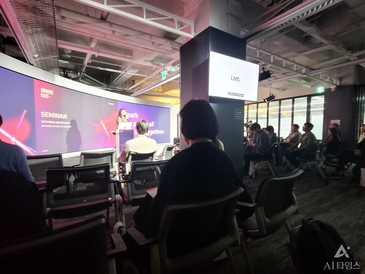 이채린 클라썸 대표가 인사말을 전하고 있다.