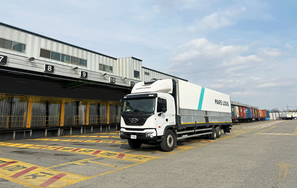 CJ대한통운 옥천허브터미널에서의 마스오토 자율주행 트럭 (사진=마스오토)