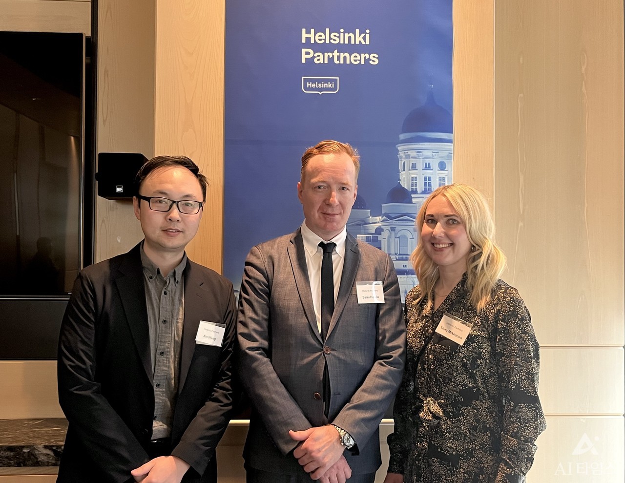 씬 왕 전략기획부 수석(왼쪽부터), 쌔미 하이키우 미래성장투자부 수석, 티나 미코넨 전략기획부 수석 등이 포즈를 취하고 있다.