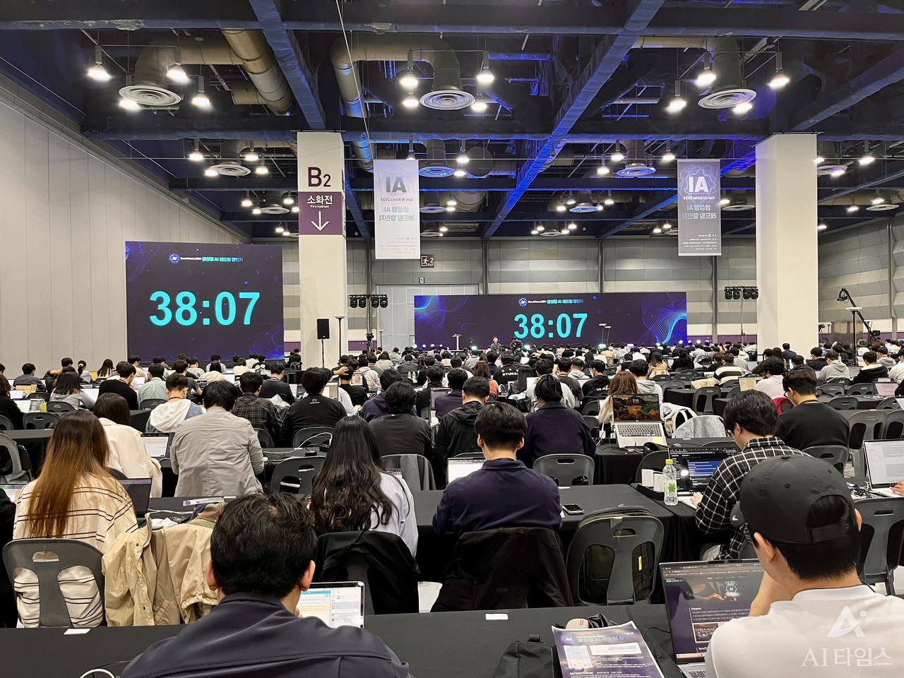 600명 이상의 참가자들이 정해진 시간에 맞춰 레드팀 미션을 수행하고 있다.