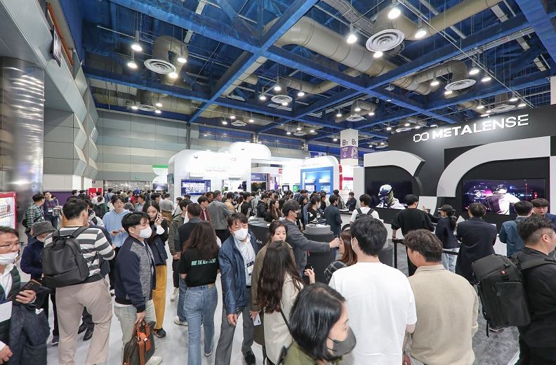 월드 IT 쇼 2023 전시장 전경 (사진 = 케이훼어스)