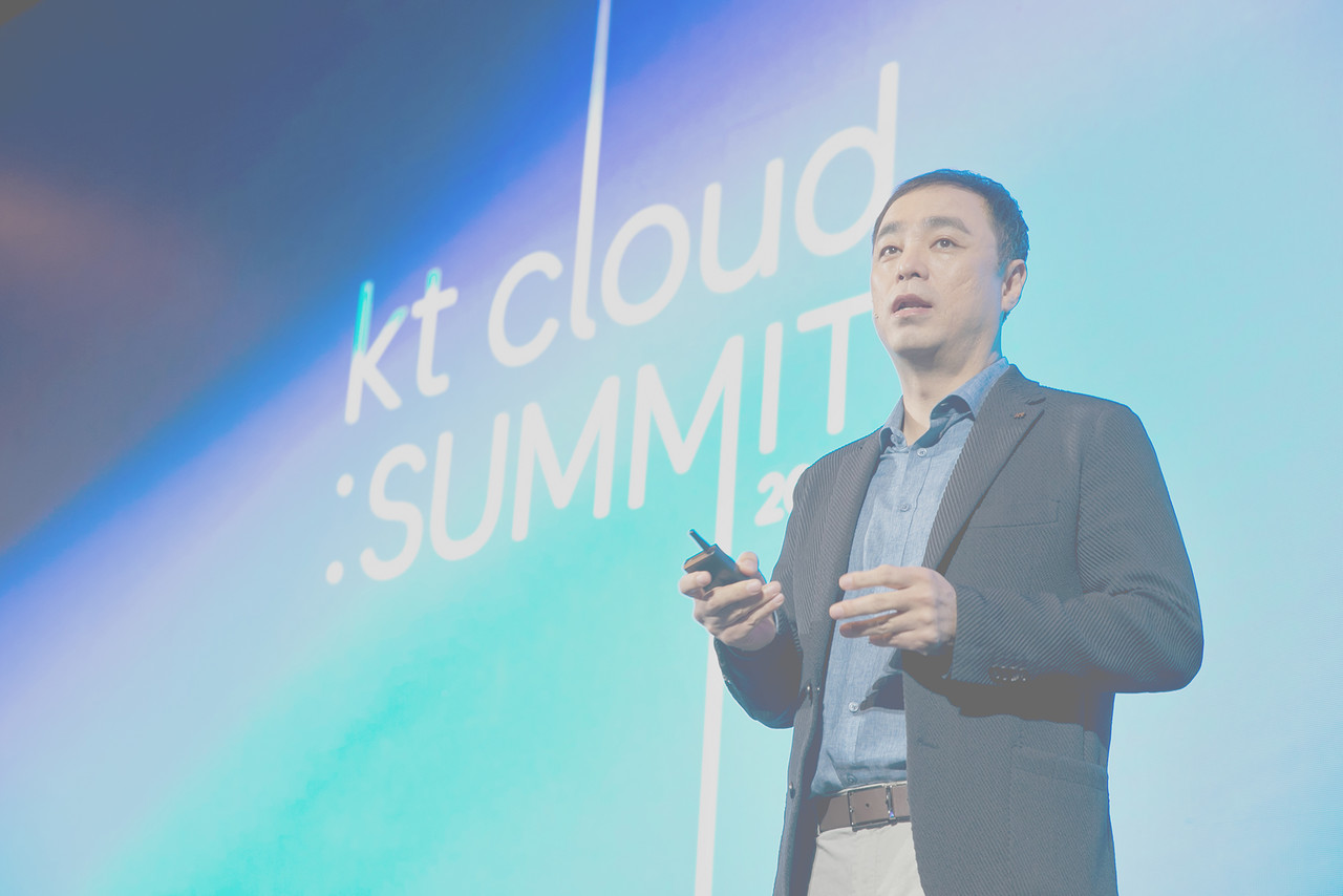 최지웅 kt클라우드 대표가 키노트를 진행하고 있다. (사진=kt클라우드)