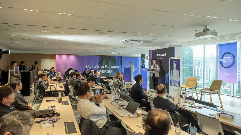 정상원 이스트소프트 대표가 광화문 한국MS 본사에서 구독형 AI 휴먼 서비스 발표에 나서고 있다. (사진=이스트소프트)