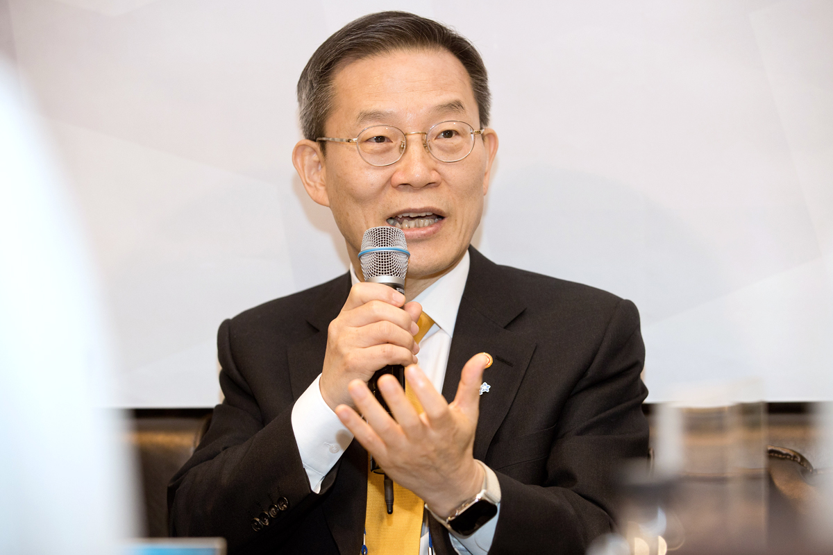 이종호 과학기술정보통신부 장관이 기자들과 질의응답을 하고 있다. (사진=과학기술정보통신부)