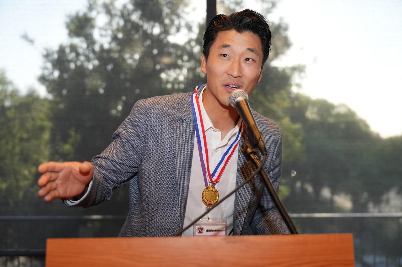 에릭 배 에이아이포펫 CSO가 스탠포드대 ‘AI 플러스 퓨처 피칭 대회’에 나서고 있다. (사진=에이아이포펫)