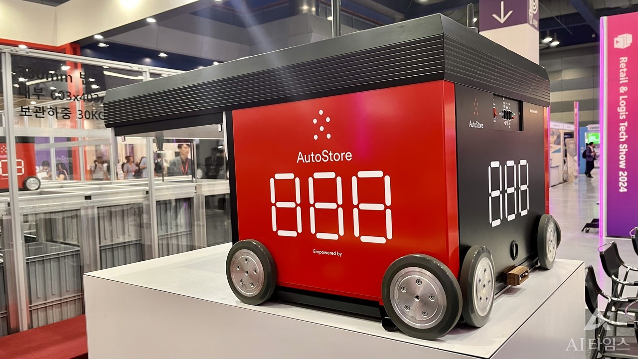 Auto Store demonstrated ‘R5’, a robot for logistics automation.