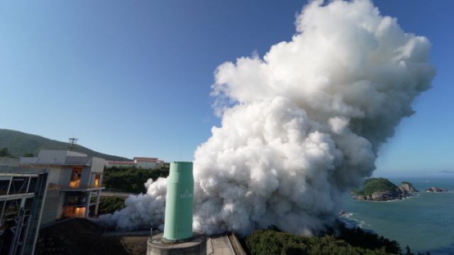The Nuri 1st stage engine acceptance test underway at the Naro Space Center in Goheung, Jeollanam-do. (Photo = Korea Aerospace Research Institute)