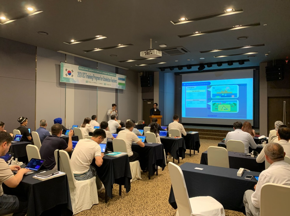 충남교육청-로지브라더스가 진행한 우즈베키스탄 교사 초청 연수 현장 (사진=로지브라더스)