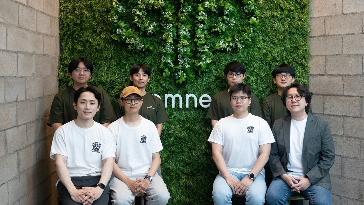 김동평 전기및전자공학부 석사과정(왼쪽 위부터 시계방향으로), 유어진 석사과정, 이상원 박사, 국동현 박사과정, 정명수 교수, 강승관 박사과정, 장준혁 박사과정, 배한여름 박사과정 (사진=KAIST)