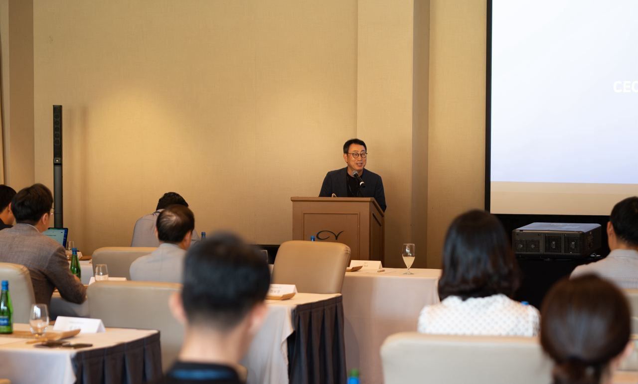 유영상 SKT 대표가 'K-AI 얼라이언스 유나이트' 행사에서 오프닝 스피치를 진행하고 있다. (사진=SKT)