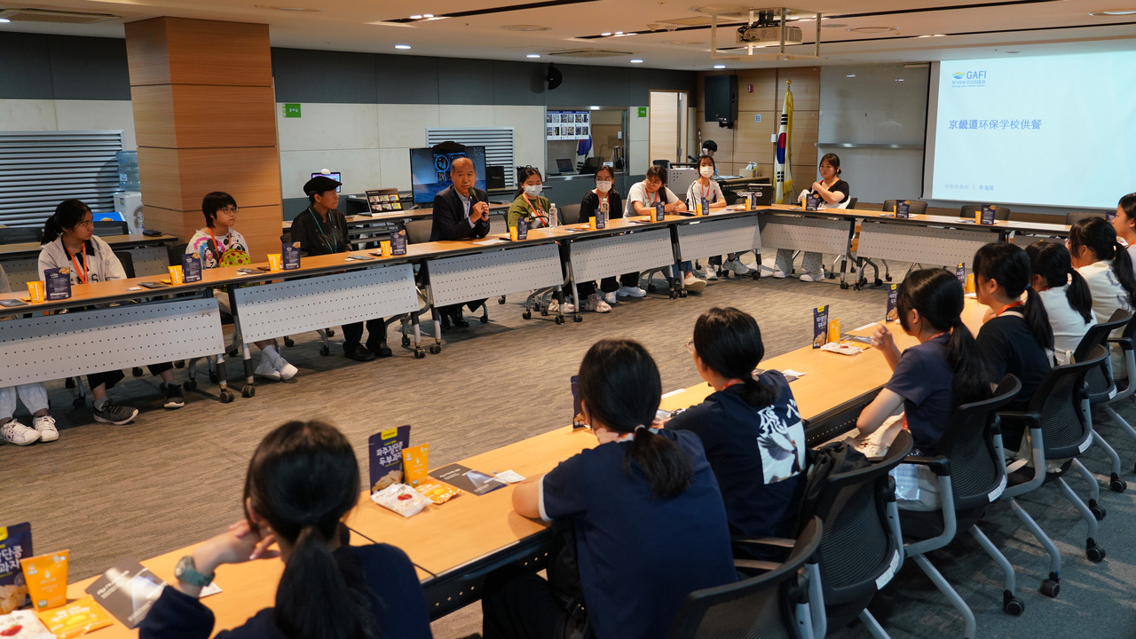 홍콩 고등학생들이 18일 경기도농수산진흥원에 방문했다. (사진=누비랩)