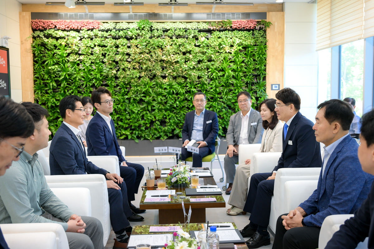순천시가 로봇기업 5곳과 업무협약을 맺고 로봇산업 발전에 속도를 내고 있다. (사진=순천시)