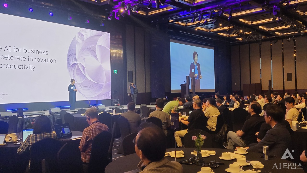 이은주 한국IBM 사장이 환영사를 진행하고 있다.