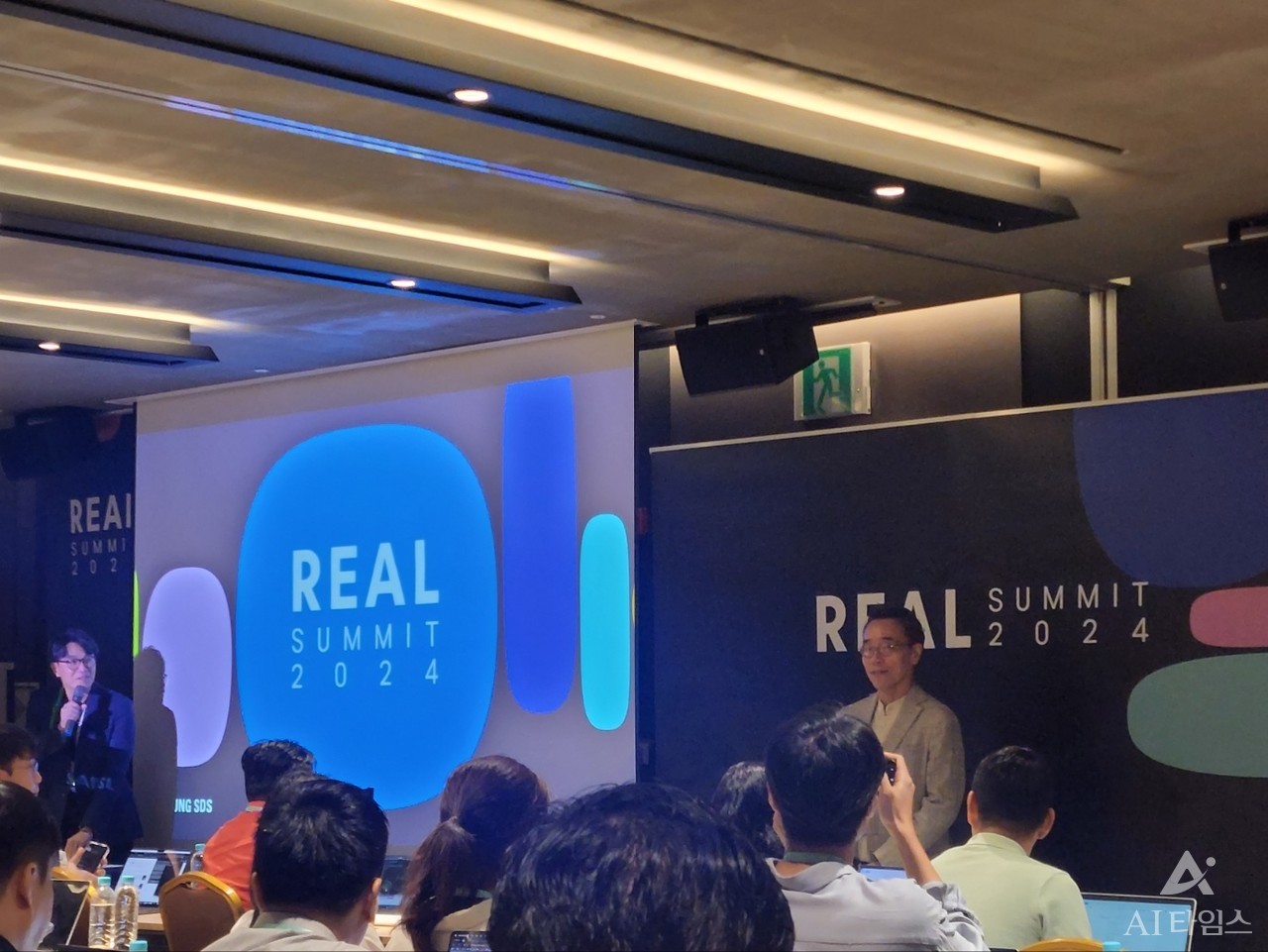 황성우 삼성SDS 대표가 질의응답 시간에 인사말을 전하고 있다.