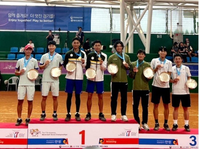 추문수 선수-왼쪽 두번째- 경기모습 (사진=순천시)