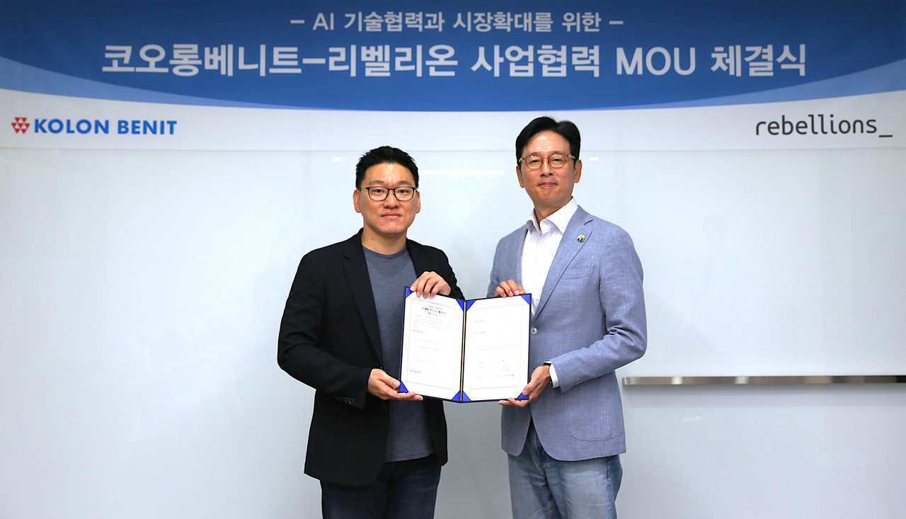 박성현 리벨리온 대표(왼쪽)와 강이구 코오롱베니트 대표(사진=리벨리온)