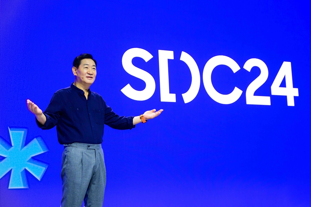 한종희 삼성전자 대표가 SDC에서 기조연설을 진행하고 있다. (사진=삼성전자)