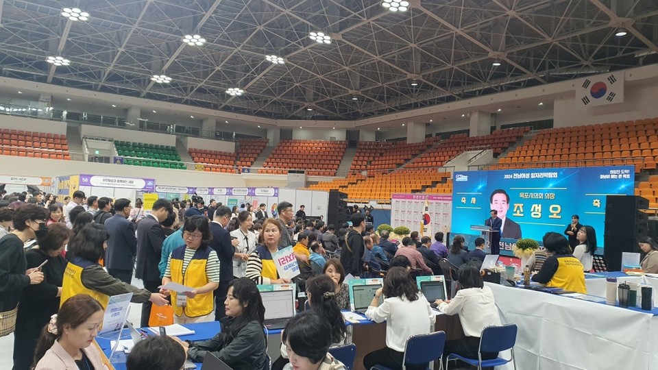 2024년 전남여성일자리박람회. 160개의 구인업체가 참여했고, 그중 30개 업체는 현장에서 직접 면접을 진행했다. (출처=AI와 함께하는 취업성장)