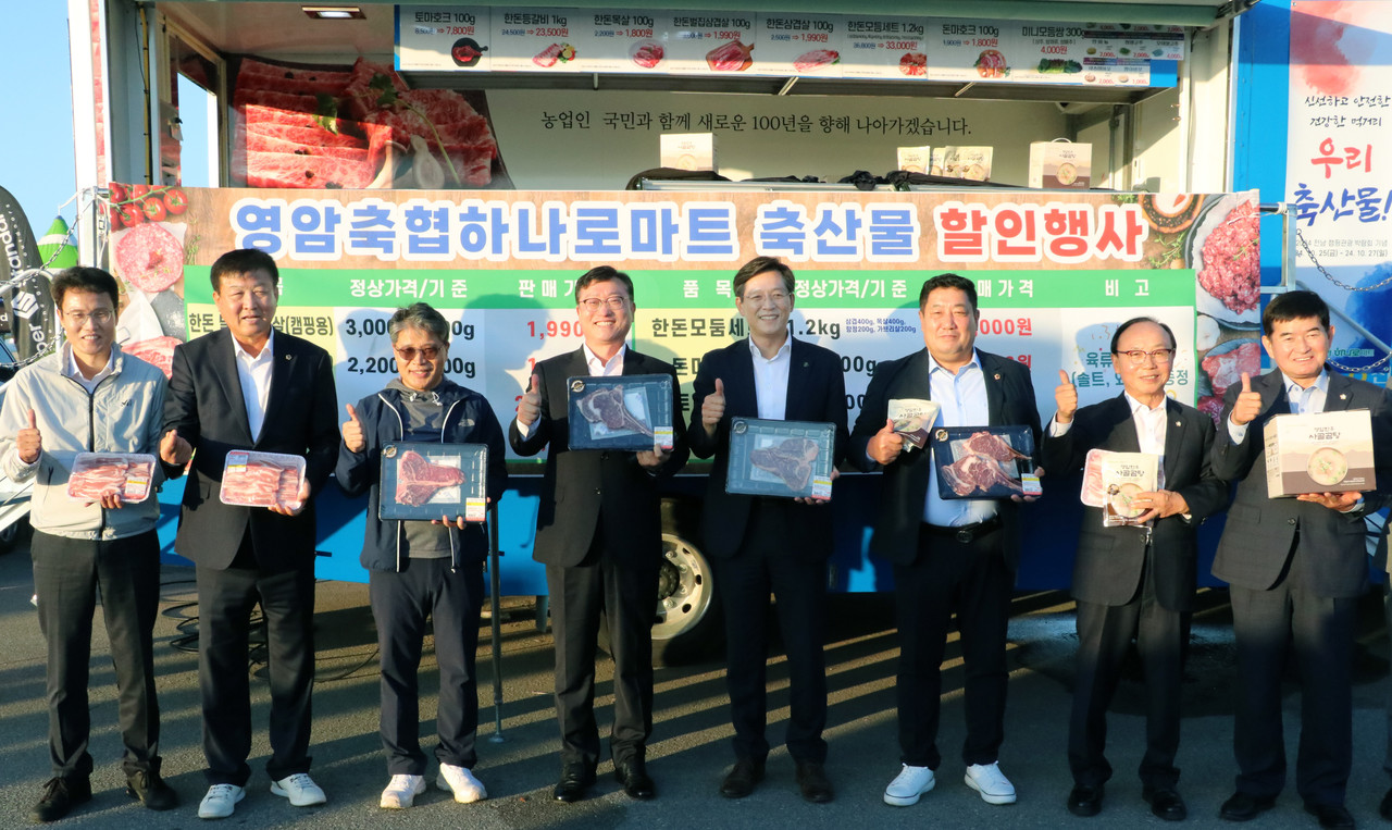 전남캠핑관광박람회에서 농특산물 홍보를 하고 있다. (사진=전남도)