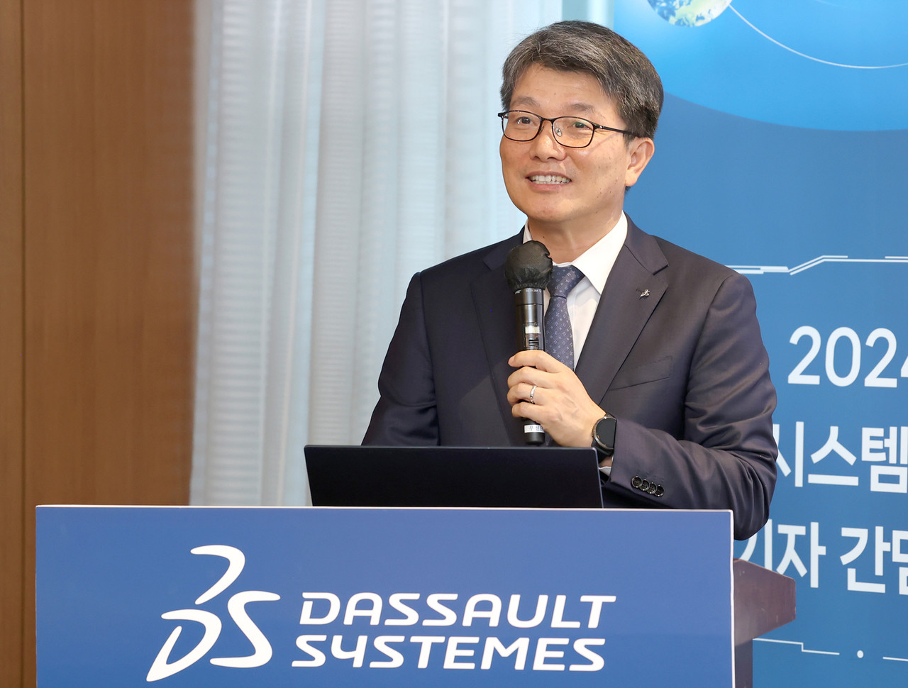 정운성 다쏘시스템 코리아 대표가 2025년 비전과 전략을 발표하고 있다. (사진=다쏘시스템)