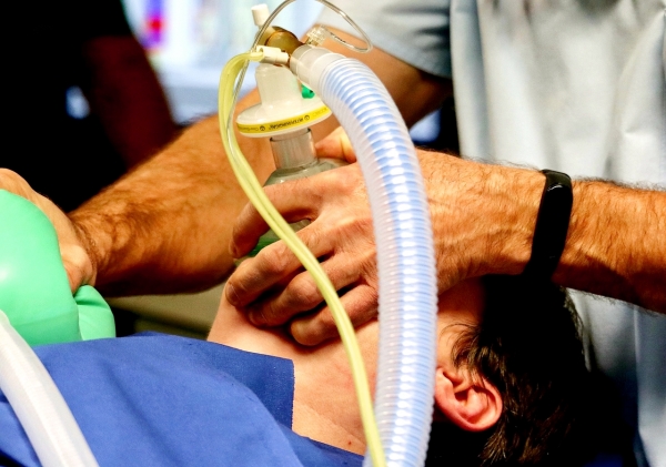 임상적 의사결정에 중요한 ASA-PS 1∼2등급(건강한 사람 및 경미한 전신질환)과 3등급 이상(중증도 전신질환 이상)의 환자를 구분하는 데 있어 거대언어모델의 오류율은 11.74%로, 마취통증의학과 전문의의 오류율 13.48%보다 우수했다. (사진=대한의협)