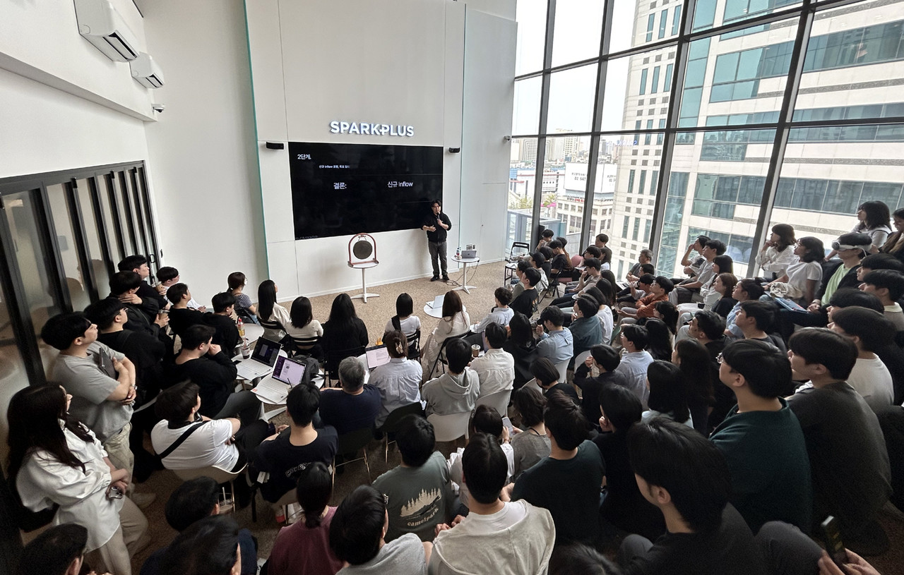 이세영 뤼튼테크놀로지스 대표가 사내 타운홀 미팅을 진행하고 있다. (사진=뤼튼테크놀로지스)