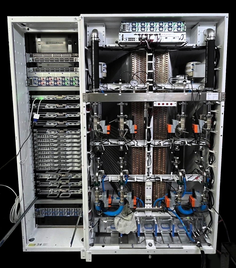 지난 10월 MS가 공개한 세계 최초의 '블랙웰' 서버 (사진=X, Microsoft Azure)