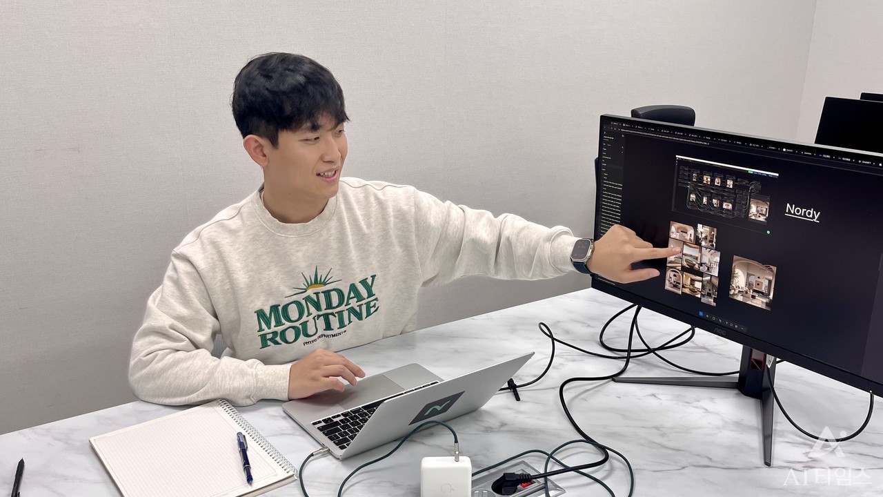 강협 가온프라임 이사가 가산동 본사에서 노르디 기능을 설명하고 있다.