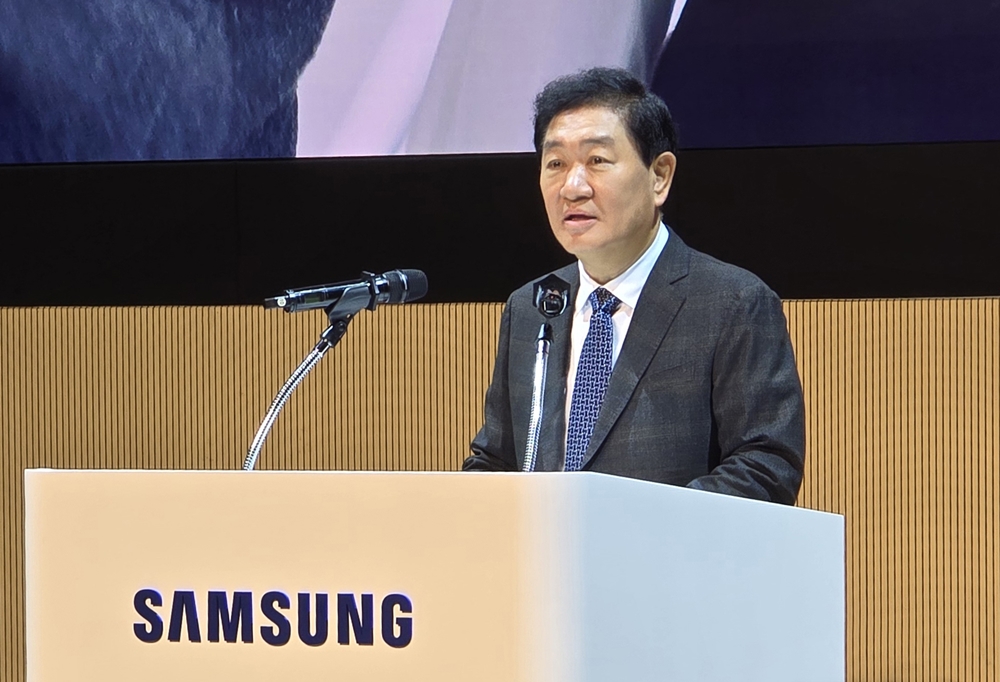 한종희 삼성전자 대표이사 부회장이 1일 수원 디지털시티에서 열린 창립 55주년 기념식에서 기념사를 전하고 있다. (사진=삼성전자)