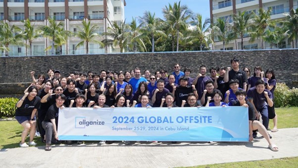 지난해 9월 세부에서 열린 글로벌 오프사이트에 모인 한국·일본·미국 3개국 법인 직원 (사진=올거나이즈)