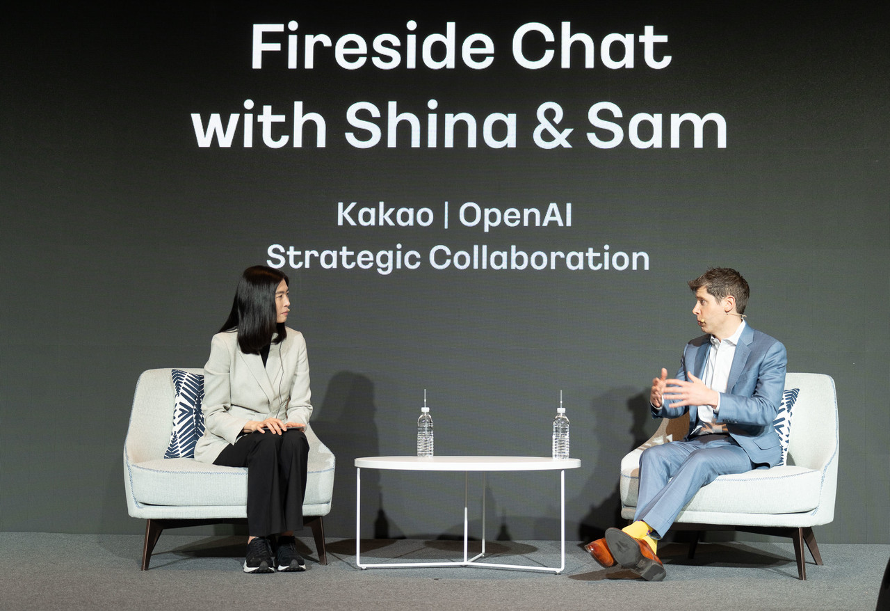 CEO of Kakao and Sam Altman Open AI CEO are in talks. (Photo = Kakao)