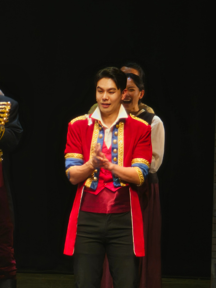 Actor Lee Sung -woo starred in the play 'Les Miserabla' as 'Angzola'. (Photo = Extreme Royal Theater)