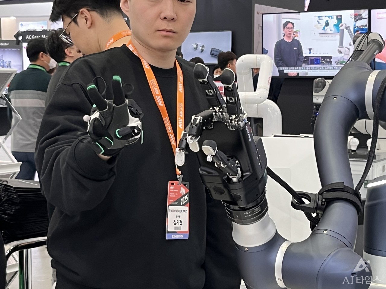 Adin Robotics is demonstrating a humanoid hand at the AW2025.