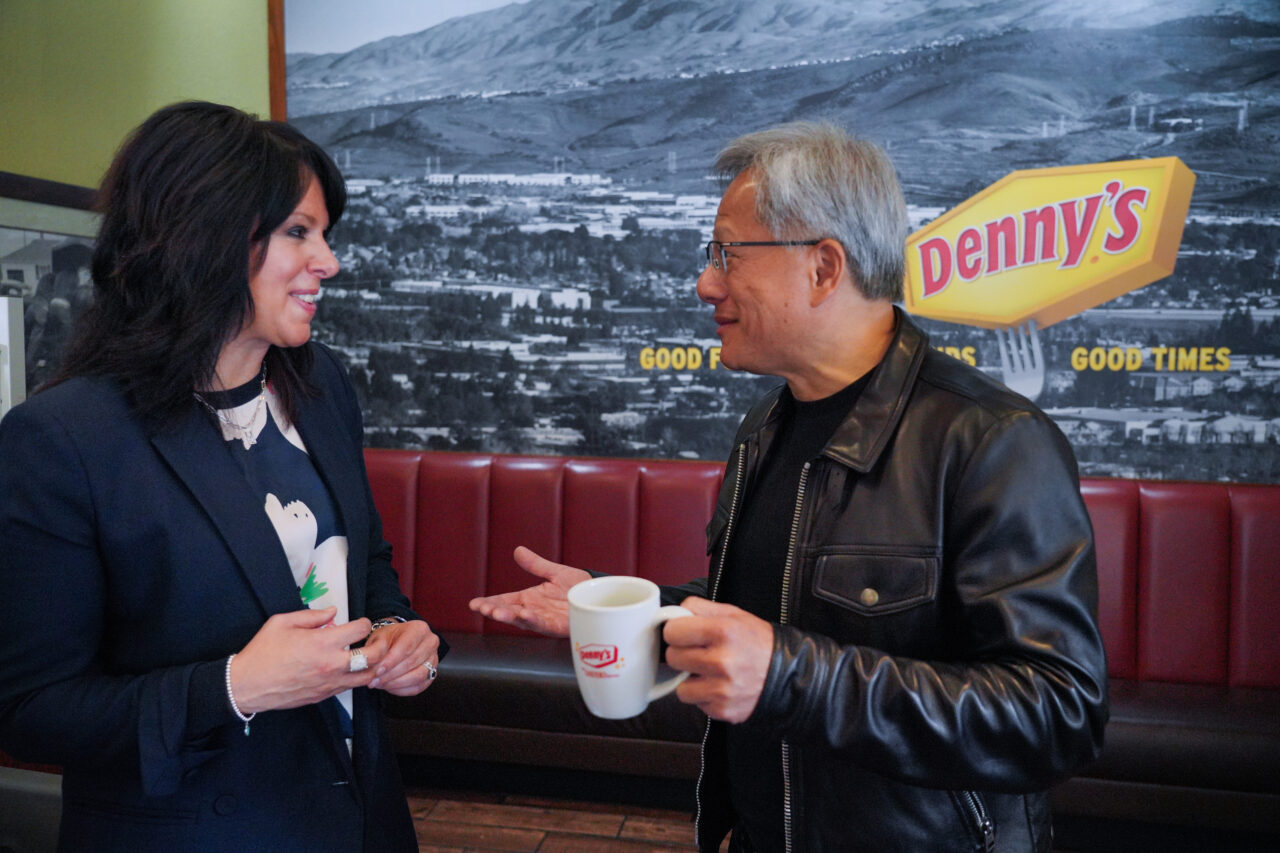 젠슨 황 CEO와 켈리 발라드 데니스 CEO (사진=엔비디아)