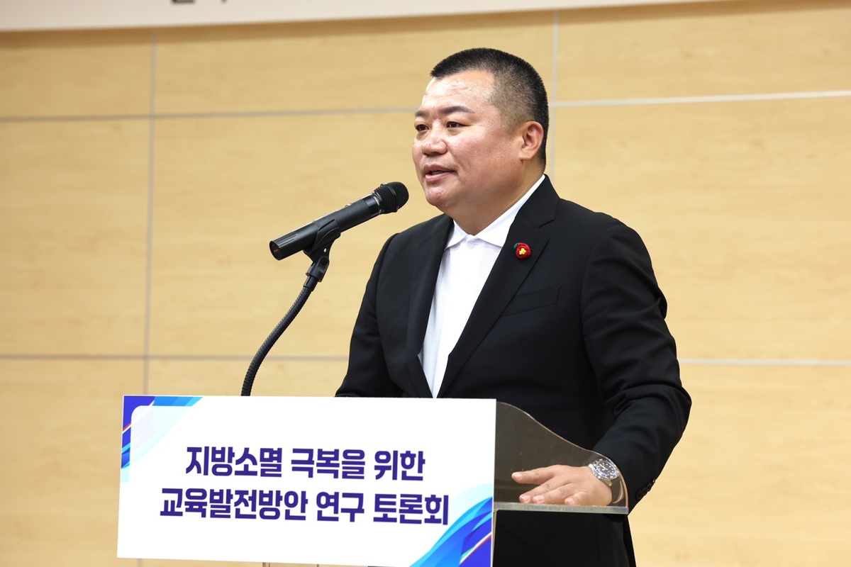 정영균 전남도의원이 "순천대 부속중학교 설립이 지방을 살리는 교육의 시작"이라고 말하고 있다.