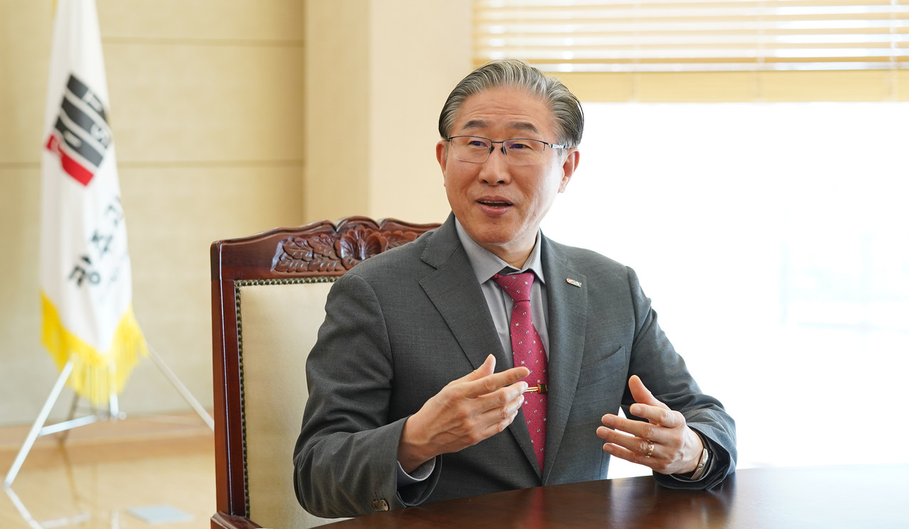 "이론 중심 수리과학 교육과 연구를 강화하고자 수리과학과를 신설했다"고 설명하는 임기철 광주과학기술원 총장