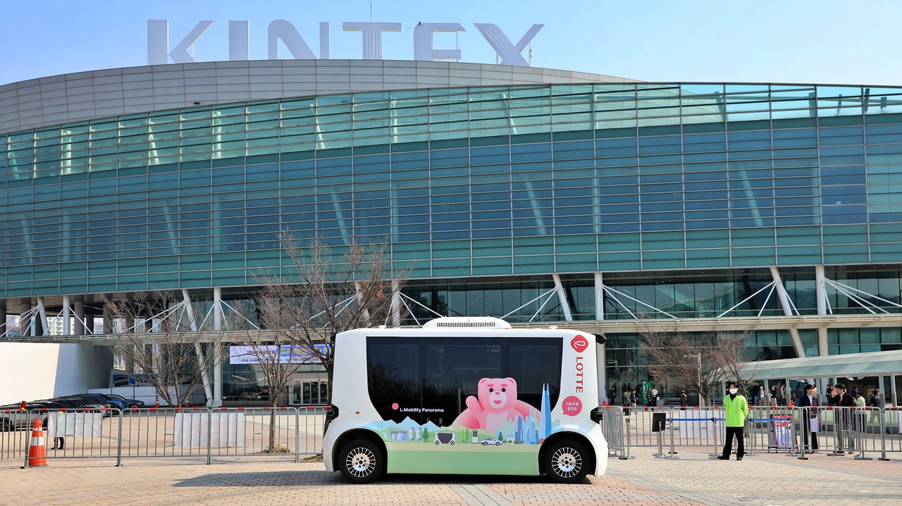 롯데이노베이트가 서울모빌리티쇼에서 운행하는 자율주행셔틀 (사진=롯데이노베이트)
