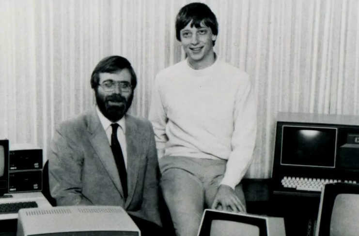 빌 게이츠(오른쪽)와 폴 앨런 공동 창립자가 1975년 찍은 사진 (사진=MS)