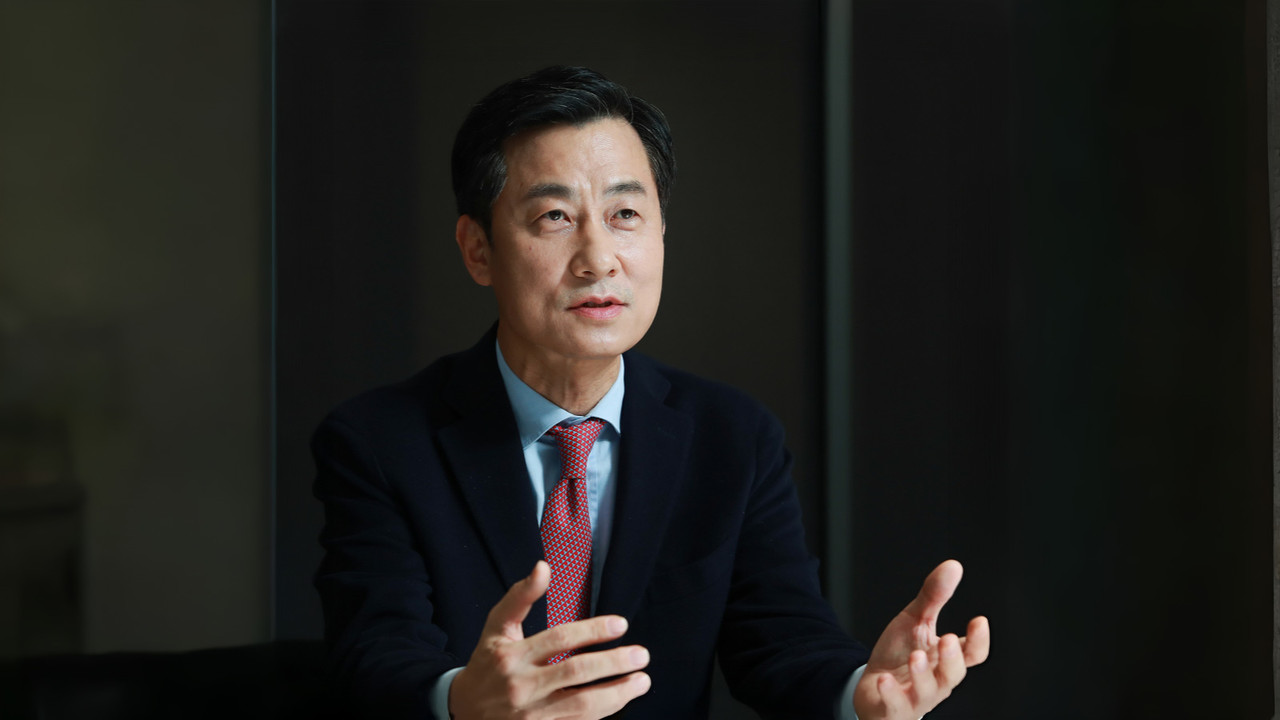 김종덕 데이터이쿠(Dataiku®) 한국지사장이 9일 토크아이티 스튜디오에서 데이터이쿠의 플랫폼을 소개했다.(사진=데이터이쿠)