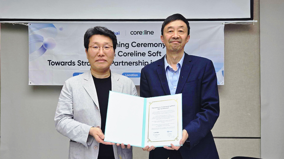 김진국 코어라인소프트 대표(왼쪽)와 왕핑 수하이 대표가 MOU 체결 기념사진 촬영을 하고 있다. (사진=코어라인소프트)