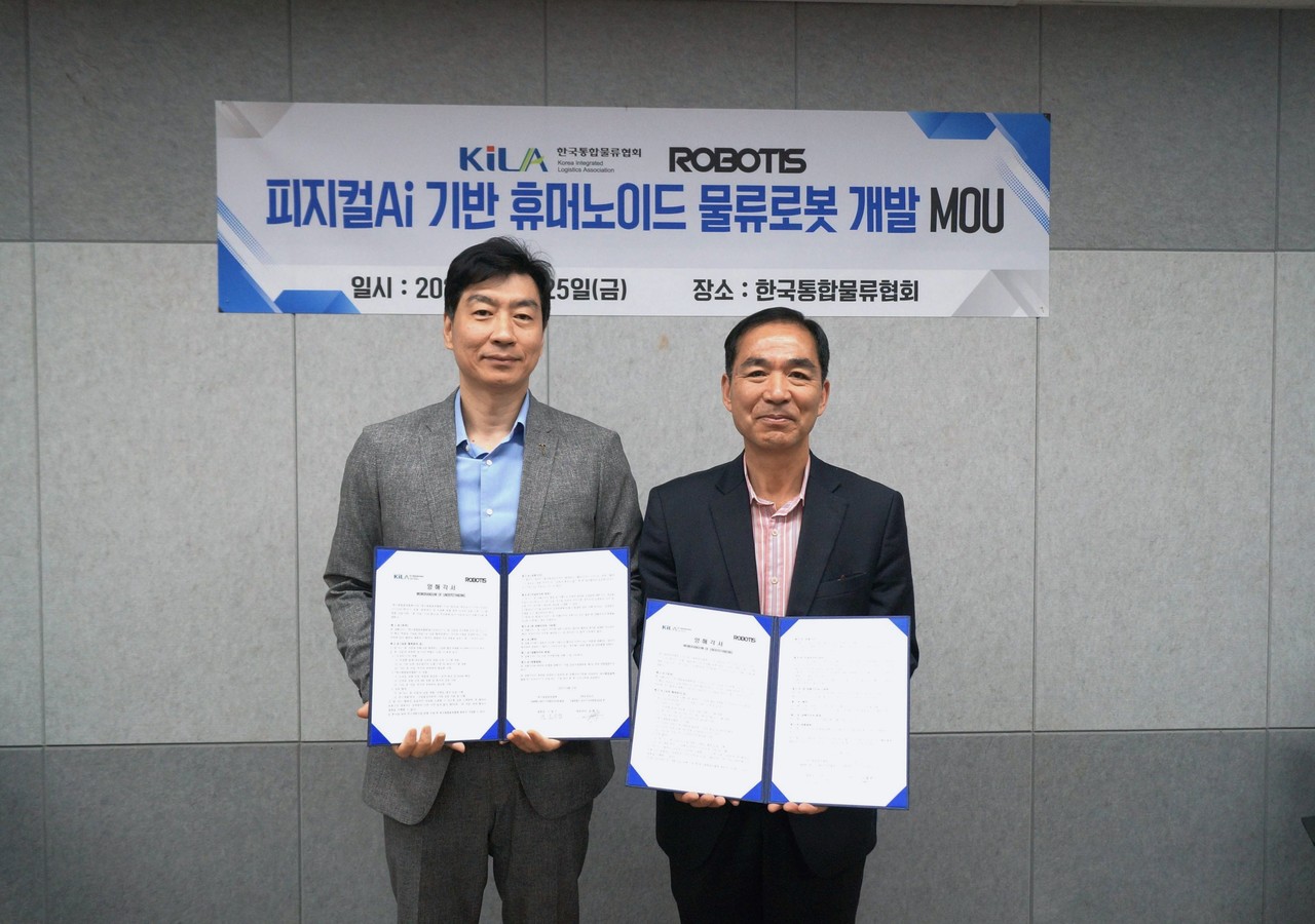 김병수 로보티즈 대표(왼쪽)와 조무영 한국통합물류협회 부회장(사진=로보티즈)