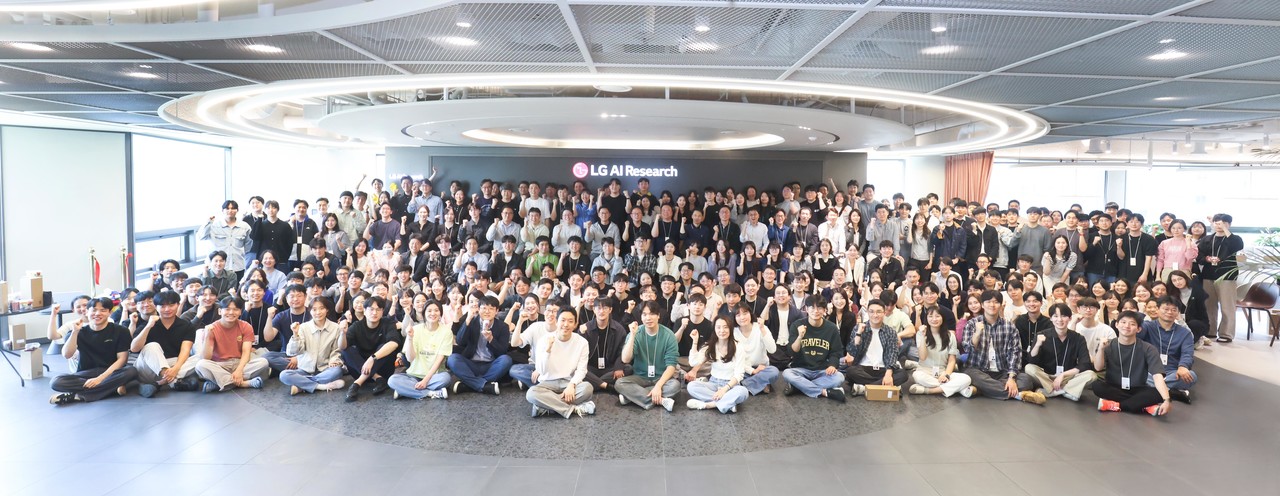 LG AI연구원 임직원 단체사진 (사진=LG AI연구원)